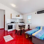 Hasnek Apartment Vir
