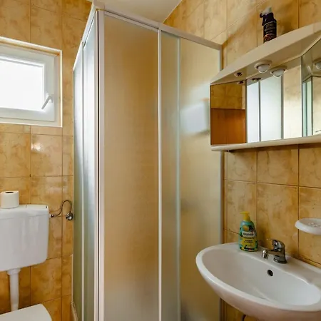 Hasnek Appartamento Vir