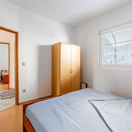 Hasnek Apartman Vir