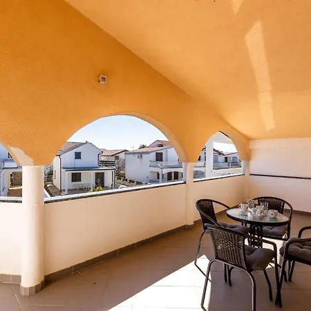 Hasnek Appartamento *