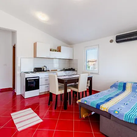 Hasnek Apartment Vir