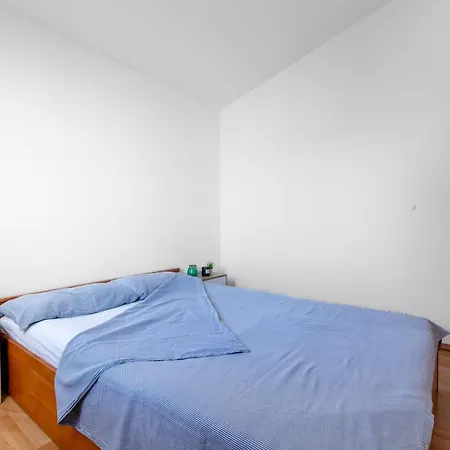 Hasnek Apartment Vir